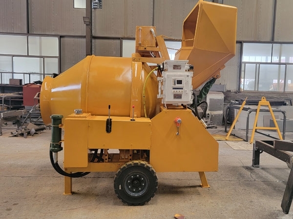 礦用濕噴臺(tái)車(chē)，礦用混凝土泵，礦用攪拌機(jī)發(fā)貨